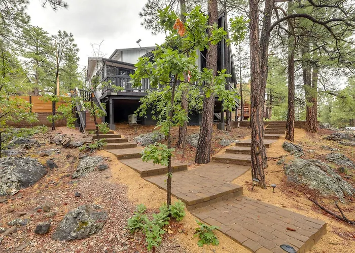 Wraparound Deck & Poker Room: In Munds Park