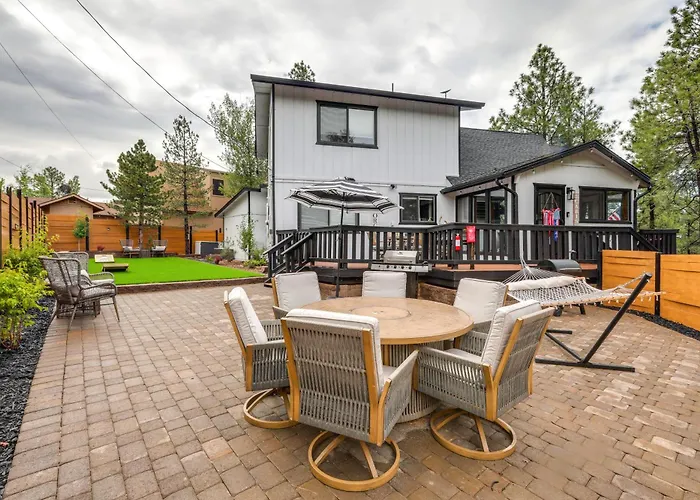 Wraparound Deck & Poker Room: In Holiday home *